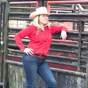 Meet your Posher, Claudia